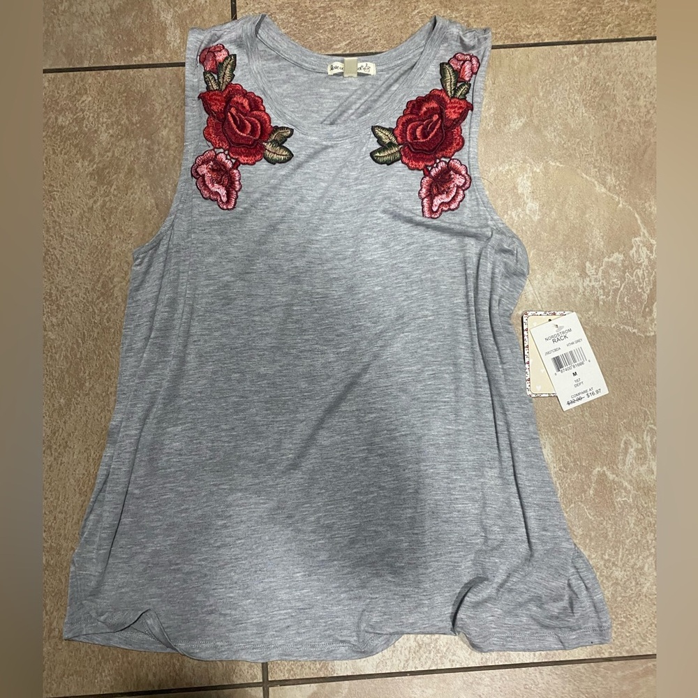 Grey rose tank top. Never worn, Size M. New with tags